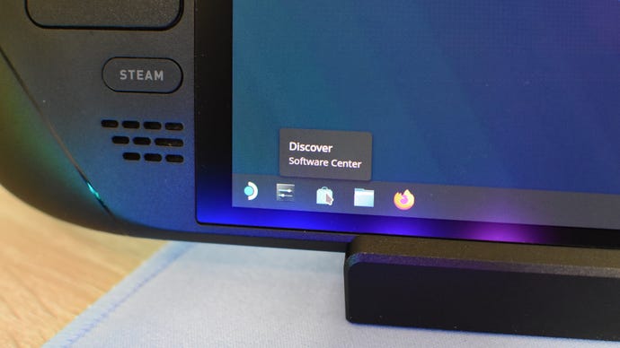 Step 2 of how to install and use Lutris on the Steam Deck: in Desktop Mode, open the Discover app